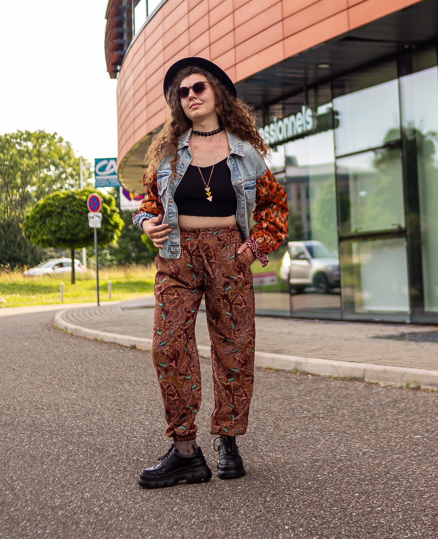 pantalon cargo boheme chic bordeaux rouge