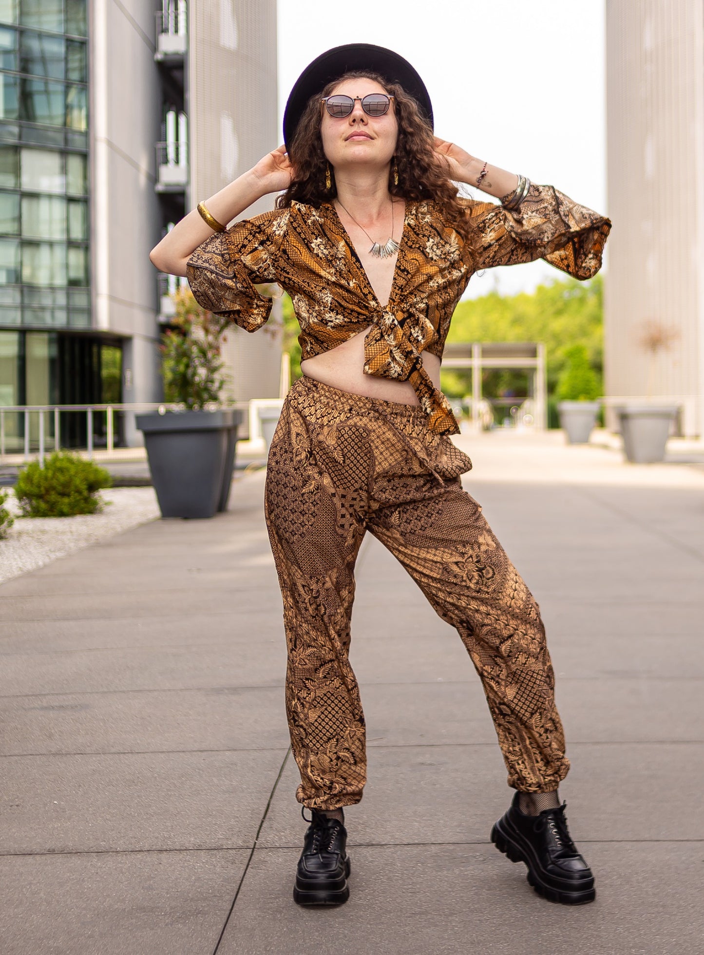 pantalon cargo vintage doré beige noir