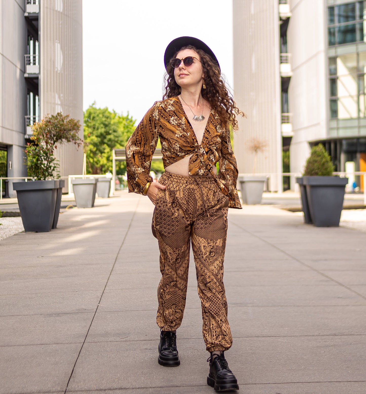 pantalon cargo vintage imprimé batik sarong